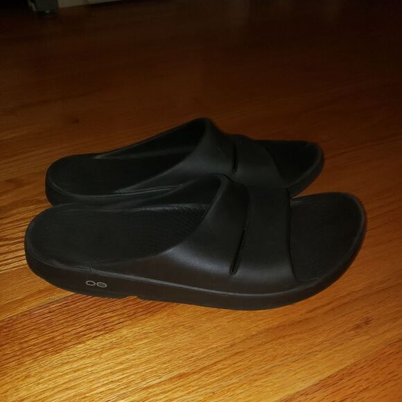 Oofos Black Rubber Sandals - Picture 1 of 7